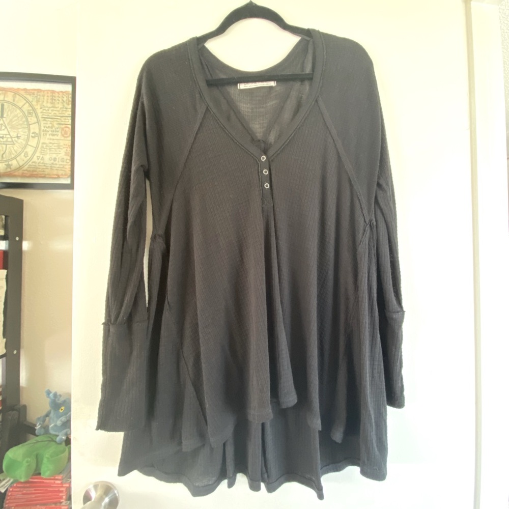 Black long sleeve shirt